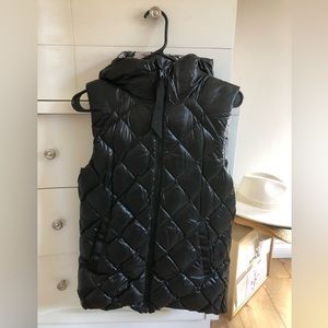Reveralable Lululemon puffy vest